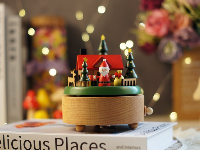 Personalisierte gravierte Andenken-Karussell-Spieluhr, Weihnachts/tanzende Mädchen-Spieluhr aus Holz, Jubiläums-Geburtstagsgeschenk für Baby/Kinder Santa Claus