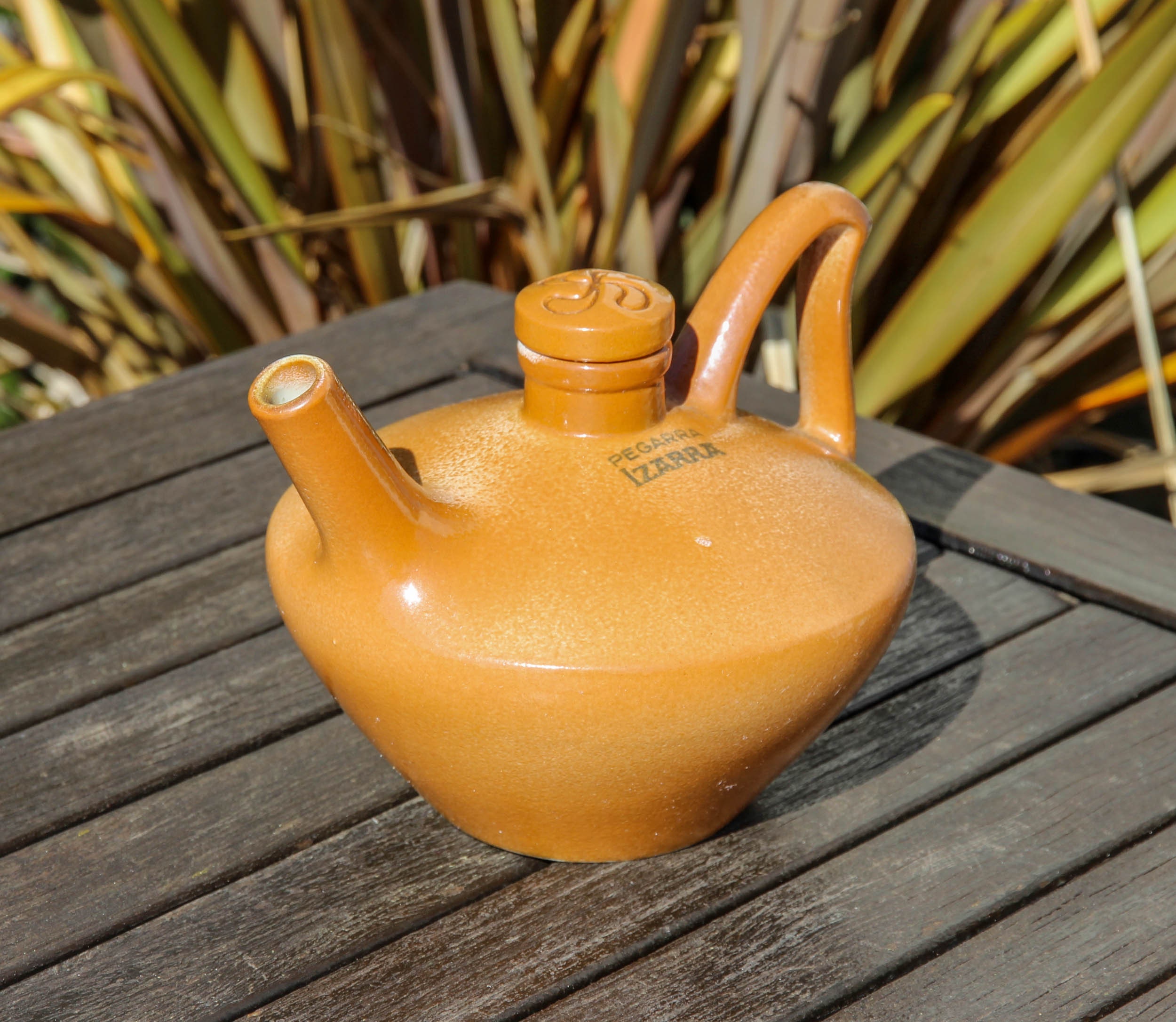 Vintage Français Pegarra Izarra Pichet en Grès Carafe/Liqueur Théière Décanteur Genie Forme de Lampe