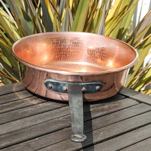 Vintage French VILLEDIEU large 32cm 12 long handled hammered copper pan / 1970s French unlined copper fireside pan image 1