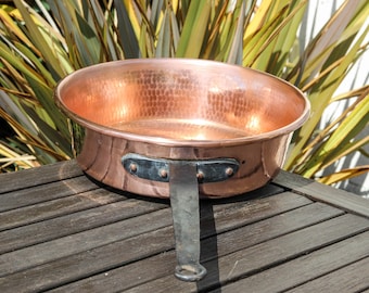 Vintage French VILLEDIEU large 32cm 12" long handled hammered copper pan / 1970s French unlined copper fireside pan