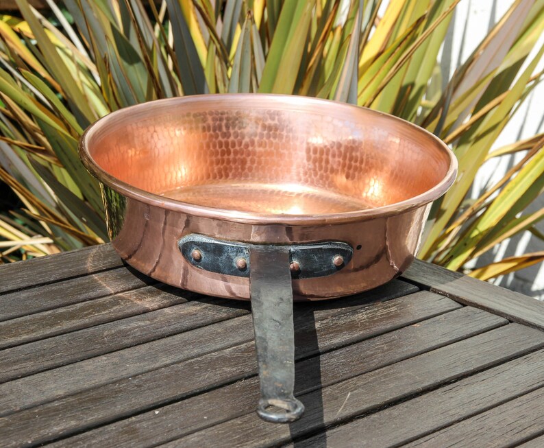 Vintage French VILLEDIEU large 32cm 12 long handled hammered copper pan / 1970s French unlined copper fireside pan image 1