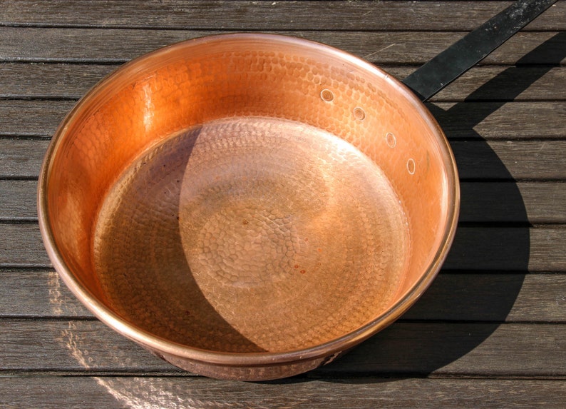 Vintage French VILLEDIEU large 32cm 12 long handled hammered copper pan / 1970s French unlined copper fireside pan image 9