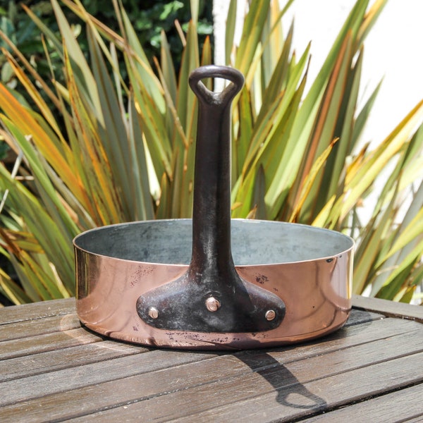 Vintage French heavy 23cm copper sauté pan 2kg with cast iron handle and copper rivets / mid-century professional French cookware
