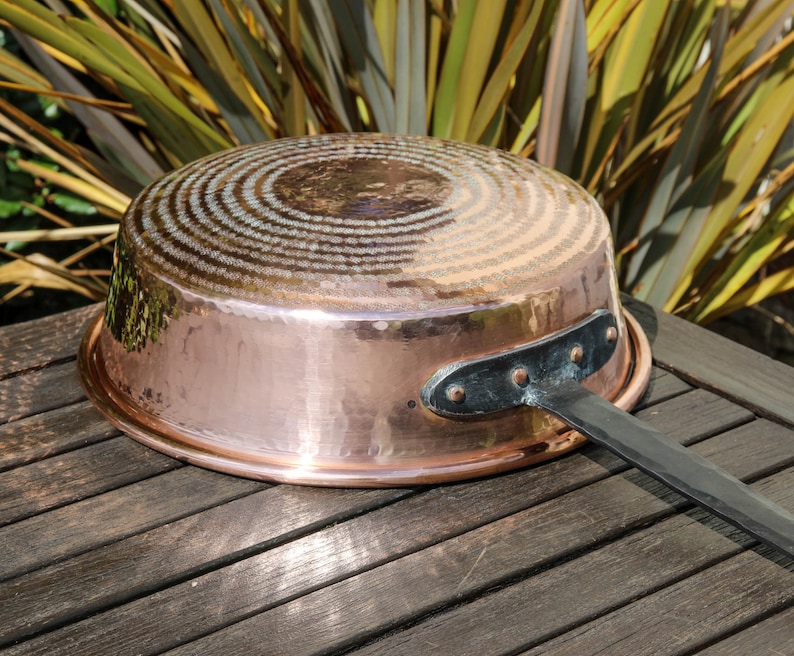 Vintage French VILLEDIEU large 32cm 12 long handled hammered copper pan / 1970s French unlined copper fireside pan image 5