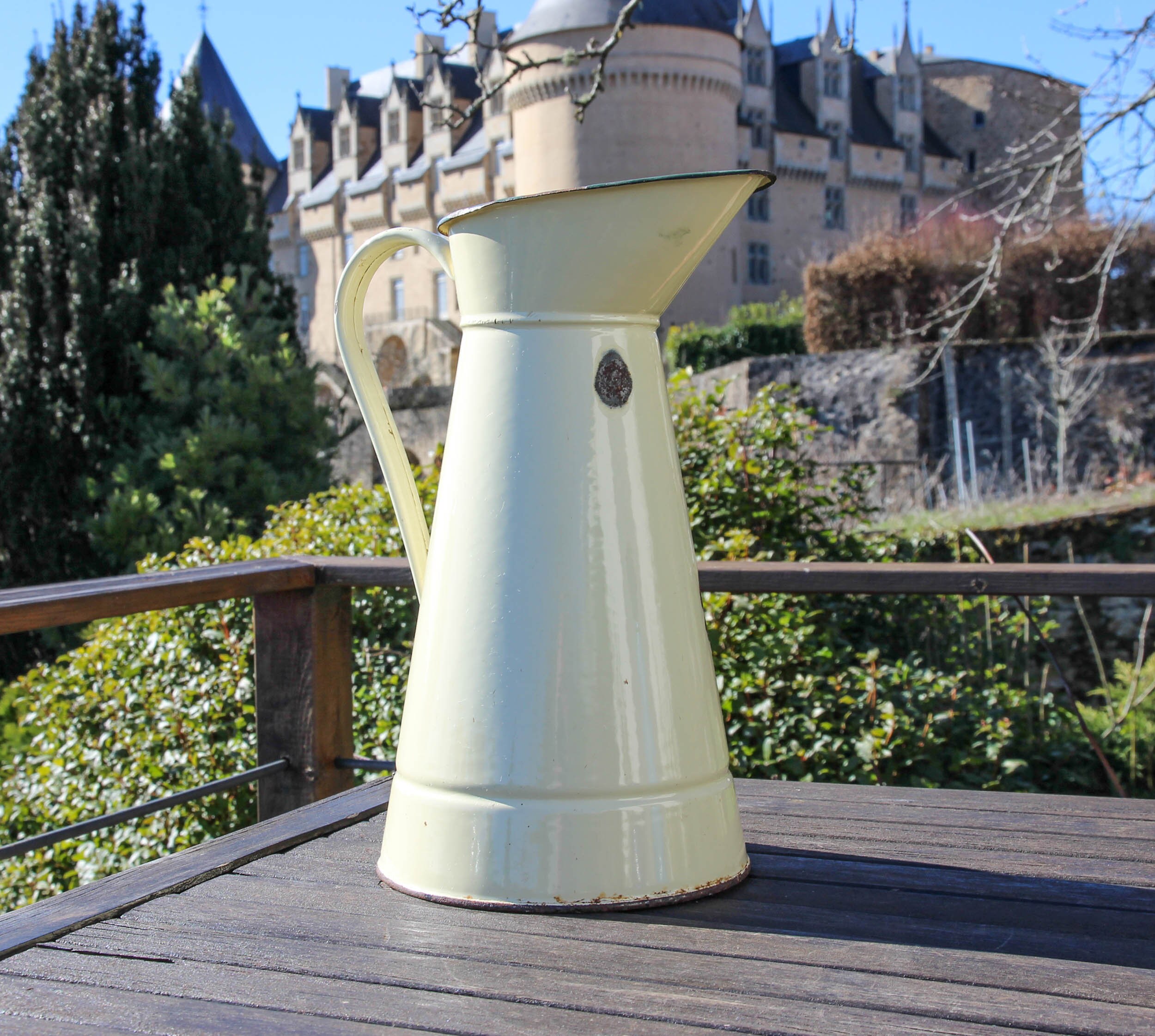 Vintage Français Grand Pichet en Émail Jaune Pâle, Vase Rustique Vert Citron Des Années 1940