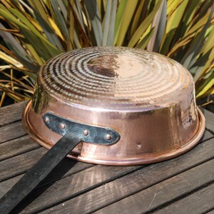 Vintage French VILLEDIEU large 32cm 12 long handled hammered copper pan / 1970s French unlined copper fireside pan image 3