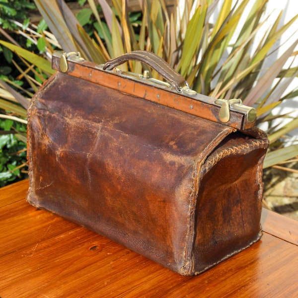 Antique French large leather Gladstone bag / late 1800s - very early 1900s French doctors luggage travel case