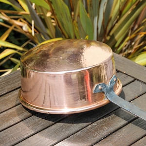 Vintage French PIERRE VERGNES DURFORT long handled copper pan / 1970s French unlined copper fireside pan image 2