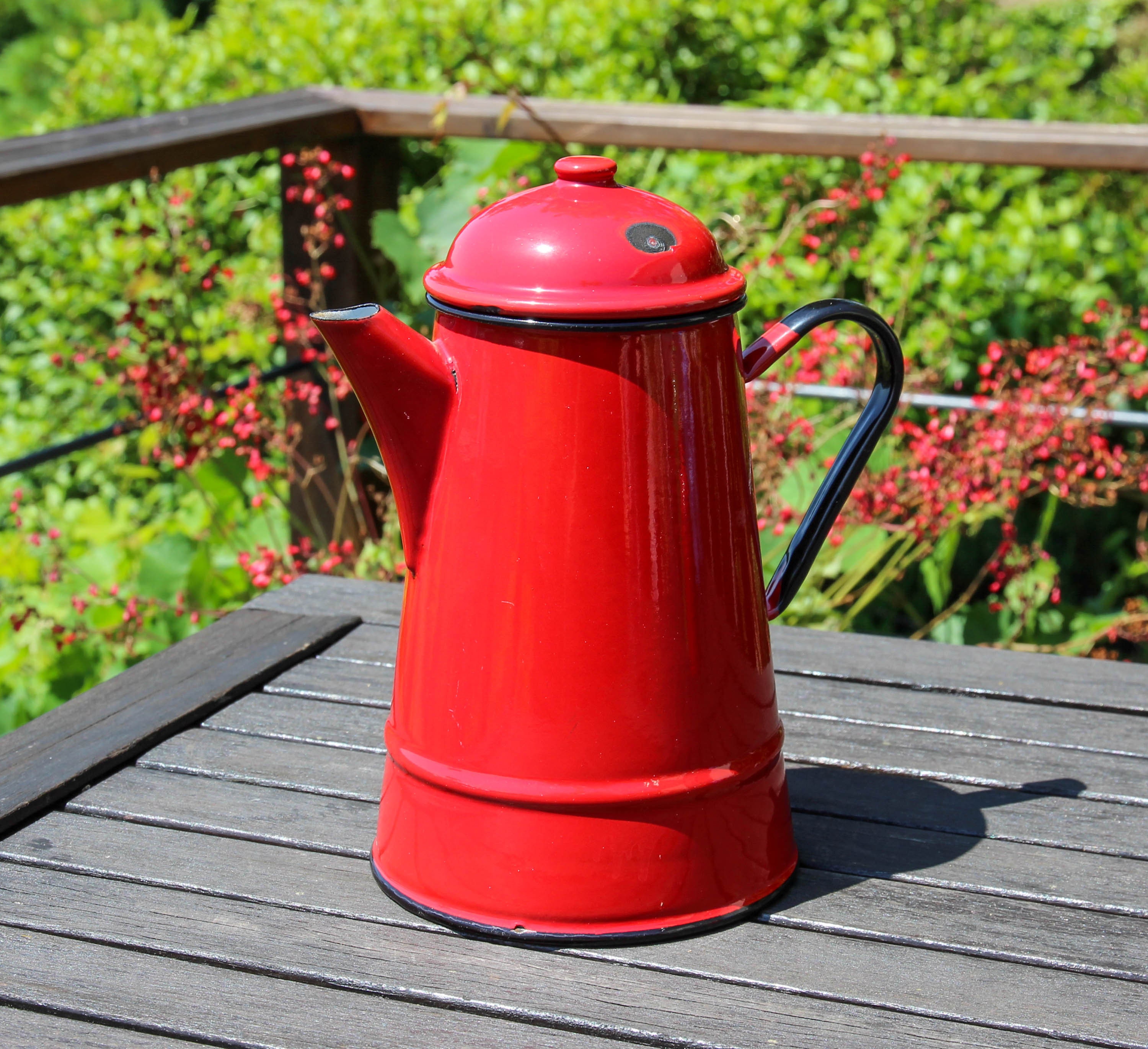 Belle Cafetière Vintage Français en Émail Rouge/Ustensiles de Cuisine Rustiques Des Années 1950