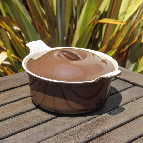 Vintage LE CREUSET brown cast iron 18cm casserole dish / 1970s French cocotte cooking pot