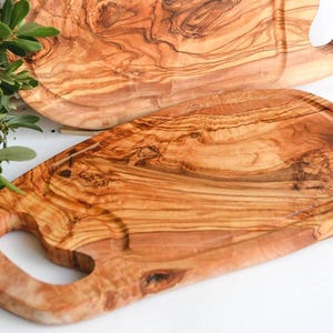 Olive wood steak board - with juice groove - handmade cutting board - Made in Germany - rustic look - aperitif platter - gift