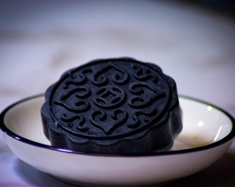 Iceland Facial Soap - with activated charcoal, aloe vera, tamanu, and tea tree oil - Vegan and handmade - Against skin impurities - Acne - Gift