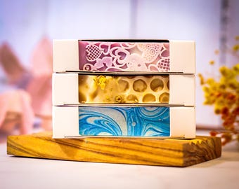 Soap Trio with Beechwood Soap Dish - Gift Set - Handmade Natural Soaps with Soap Dish - Palm Oil Free - Made in Switzerland