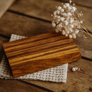 Soap dish hand-carved from olive wood with grooves - Soap dish - Soap holder - Soap storage