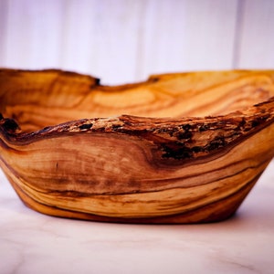 Rustic bowl made of olive wood - small handmade bowl - with natural edge - gift - Made in Germany - hand carved