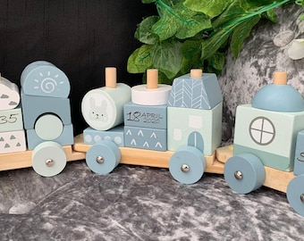 Juego de tren de madera personalizado para niños, con grabado personalizado, de color azul, con formas educativas, nombre, hora, fecha de nacimiento, apilable
