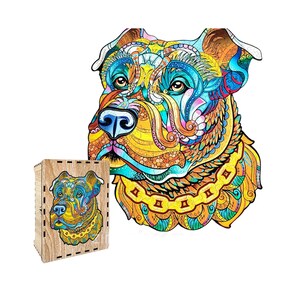 Puede incluir: Un colorido rompecabezas de madera con un retrato de perro estilizado. El rompecabezas est&aacute; compuesto por muchas piezas y tiene una caja de madera a juego con la imagen del perro en la parte delantera. El retrato del perro es en tonos azules, amarillos, naranjas y verdes.