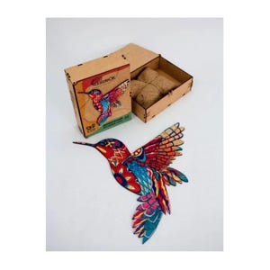 Puzzle de figuras de madera Colibrí frágil en caja de regalo de madera para niños y adultos. Un rompecabezas brillante + un regalo de Ucrania
