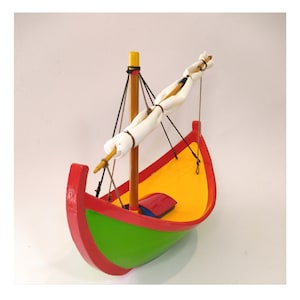 Sailing Boat/Sailboat/Barco de carton, cartapesta y papier mache/Paper mache and cardboard boat.