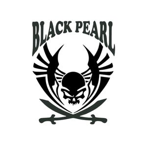 Könnte beinhalten: Schwarzweißes Logo-Design mit dem Text "BLACK PEARL" in einer stilisierten Schriftart. Das Logo zeigt einen Schädel mit Flügeln und gekreuzten Schwertern.
