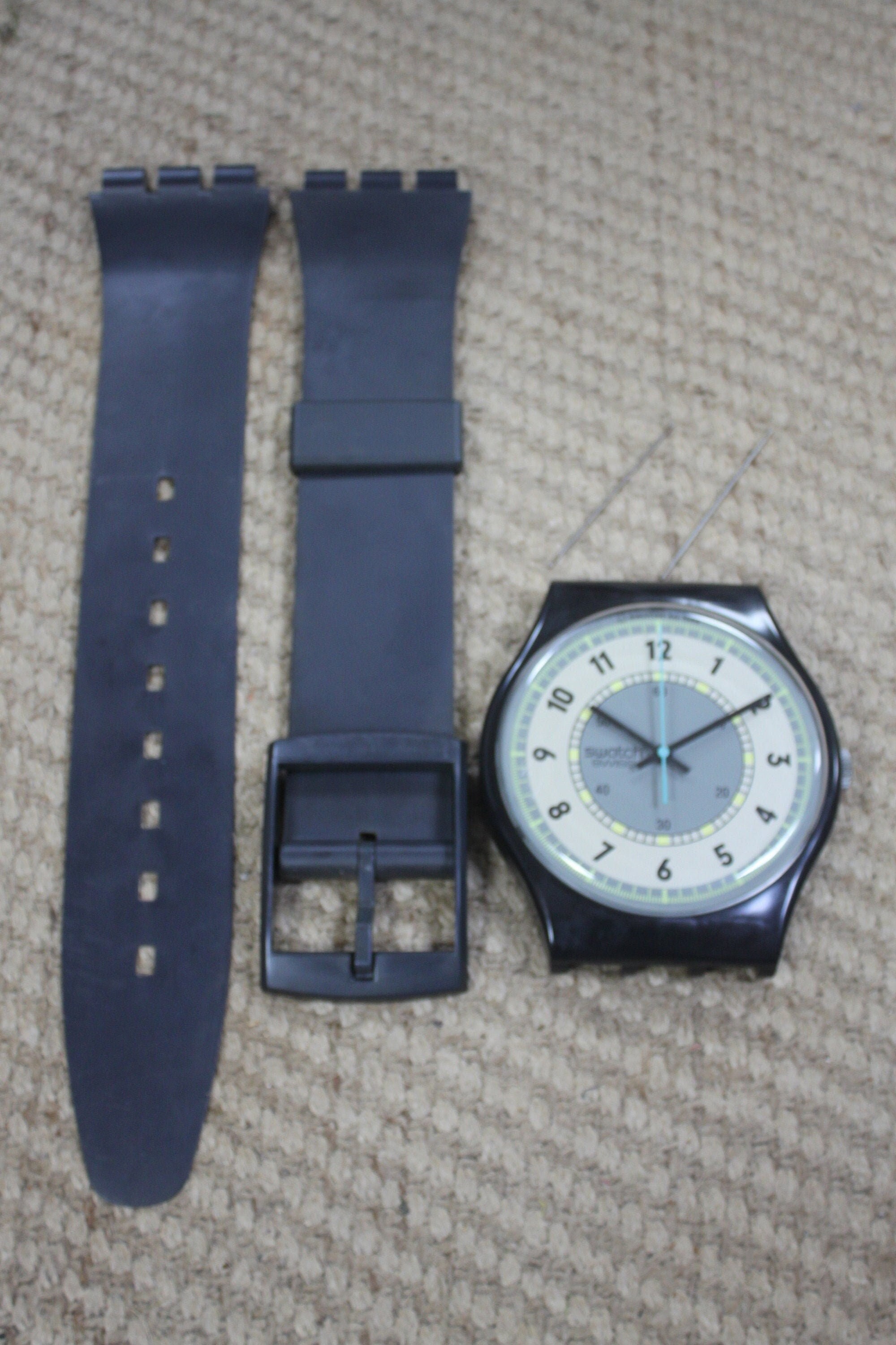 VERY GOOD condition 1988 Maxi Swatch, 