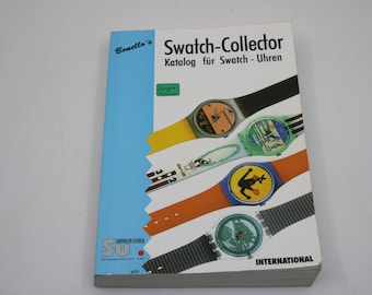 Può includere: Un libro blu e bianco intitolato "Swatch-Collector Katalog fur Swatch - Uhren" con un'immagine di cinque orologi Swatch colorati sulla copertina.