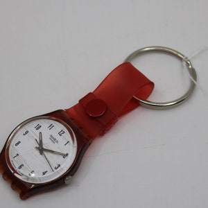 Porte-clés Swatch unique et vintage, GF112, 2001, « Hors d&#39;oeuvre », fabriqué à partir de montres Swatch pour hommes recyclées, NON fonctionnelles