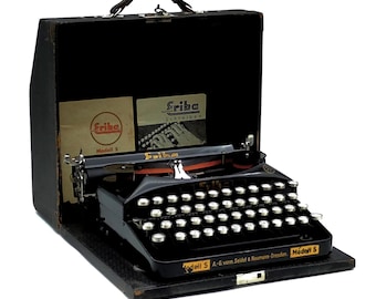 Seidel & Naumann Erika Model S - Germany '30 - Black portable typewriter with original case