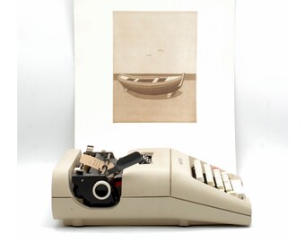 Olivetti Lettera 35  Beige Portable Typewriter + signed Giorgio Alboni painting 1982