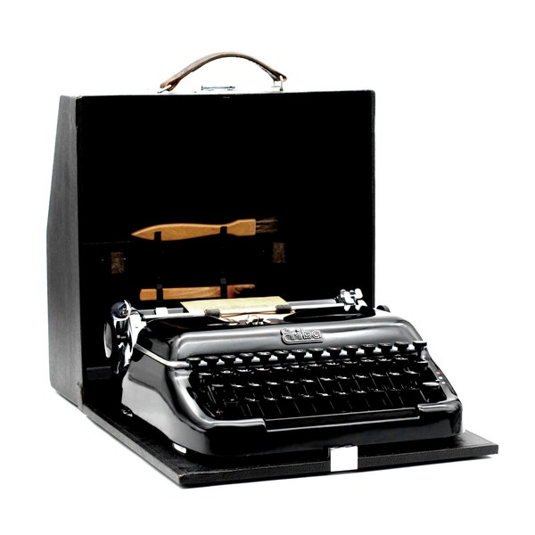 Seidel & Naumann Erika 10 - Germany - Black portable typewriter with original case