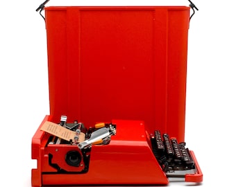 Olivetti Valentine - Ettore Sottsass, Perry A. King  - portable red typewriter
