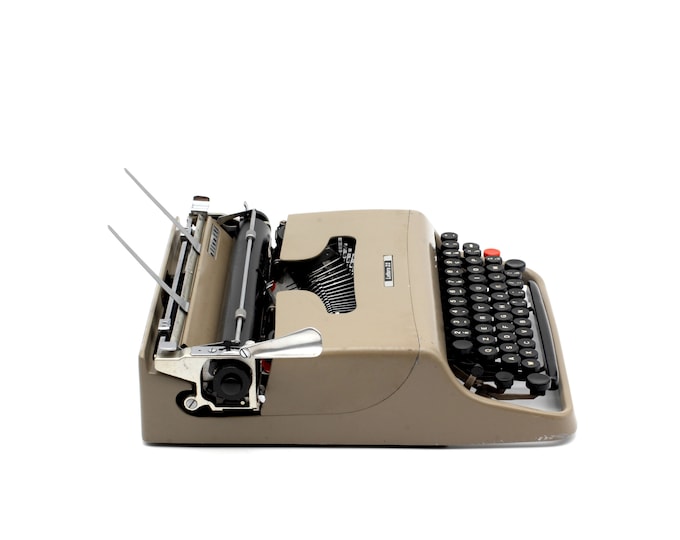 Olivetti Lettera 22  - Italia 1951 - with original case -  Italian Design - Portable Typewriter
