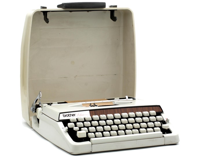 Brother Deluxe 900 - 1970's - Gray/Beige Portable Typewriter with original case