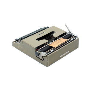 Olivetti Pluma 22 Olive Color Macchina da scrivere portatile image 5