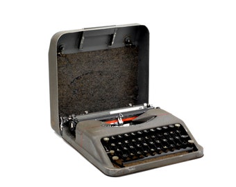 Hermes Baby - Switzerland 1950 - Brown Metal Ultra Portable Typewriter with case