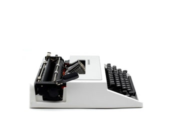 Underwood 310 - Ettore Sottsass 80's -  White Gray Portable Typewriter with Bag