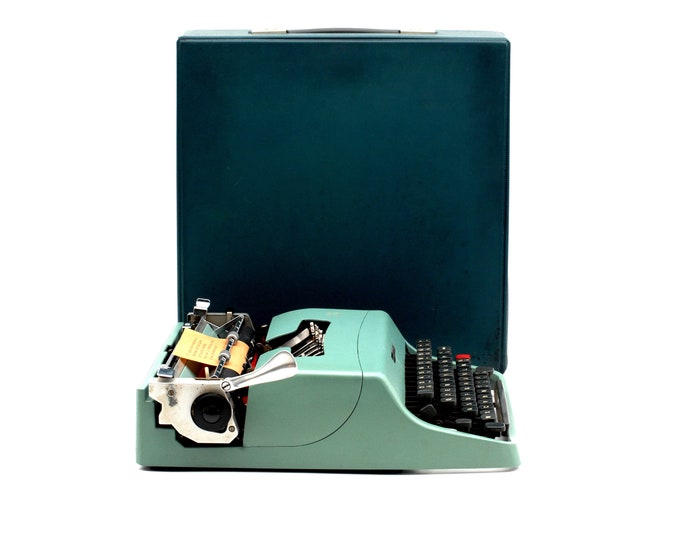 Olivetti Lettera 32 - with original case -  Italian Design - Light Blue Portable Typewriter
