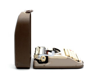 Princess 300 - Near mint - Beige portable typewriter with original case