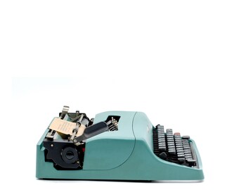 Olivetti Lettera 32 - Design Italiano - Macchina da scrivere portatile azzurra