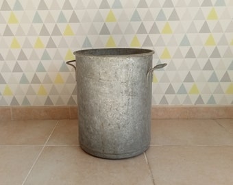 Old galvanized steel basin from the 50s/60s