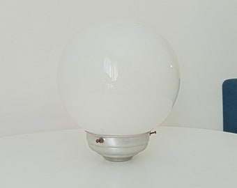 Abat-jour Globe vintage années 50 suspension en opaline et aluminium