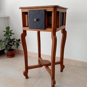 Old side table, old pedestal table in solid oak from the 40s/50s