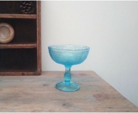Coupelle sur Pied Vintage en Verre Moulé, Vintage Molded Glass Cup On Foot