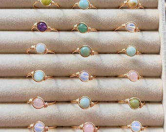 Anello di cristallo, anello con pietra preziosa naturale, gioielli personalizzati, anello con pietra preziosa, anello personalizzato, anello di cristallo grezzo, anello con filo delicato, anello con filo d'oro
