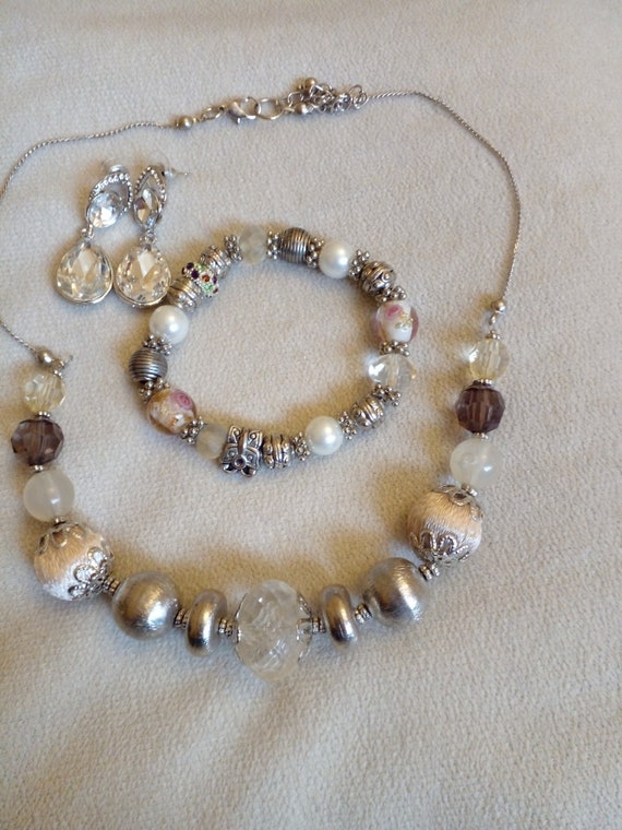 Beautiful pastel lightweight  vintage necklace and