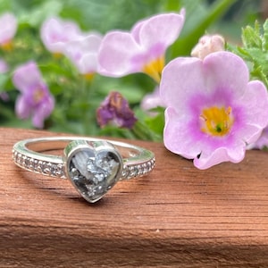 Memorial Cremation Ashes Ring / Sterling Silver Ring / Pet Hair Jewellery / Ashes Keepsake / Keepsake Rings / Keepsake Jewellery