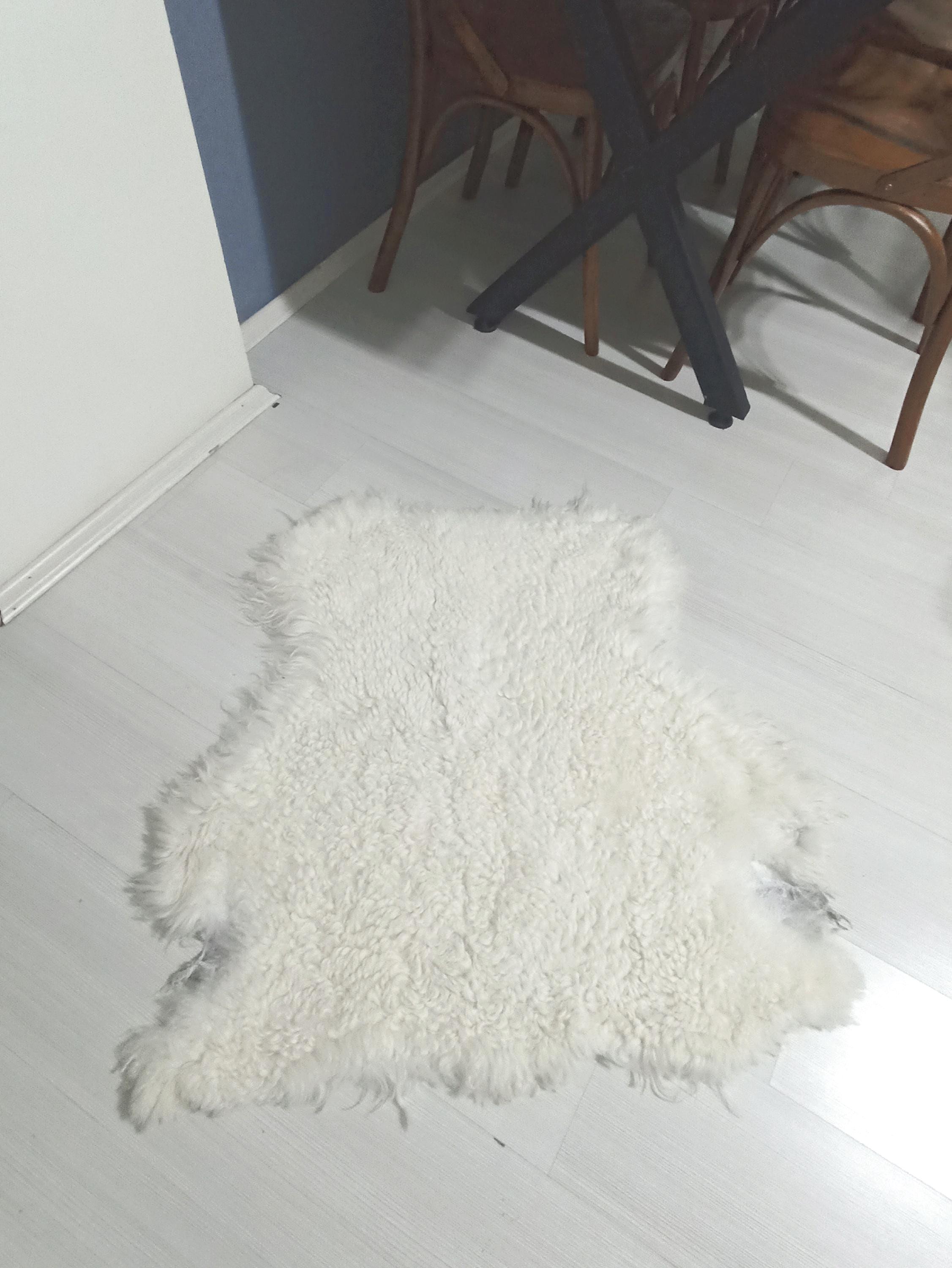 ハンドメイドのカーリーシープスキンラグ、天然皮革カーペット - Etsy 日本