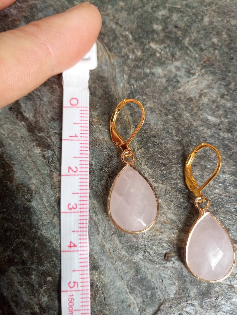 Boucles d'oreilles dormeuses en acier inoxydable et quartz rose gouttes à facettes image 3