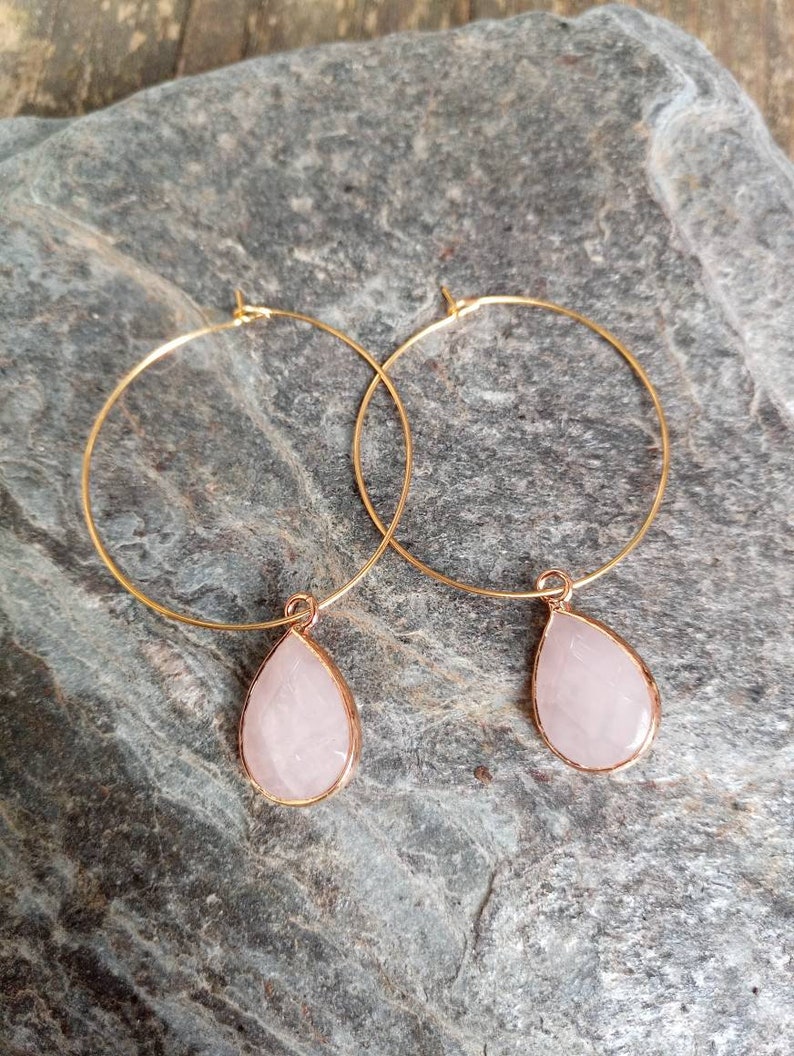 Boucles d'oreilles dormeuses en acier inoxydable et quartz rose gouttes à facettes Créoles