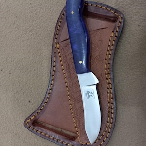 Handmade j2 Steel Skinner Knife: resin Handle, Leather Sheath